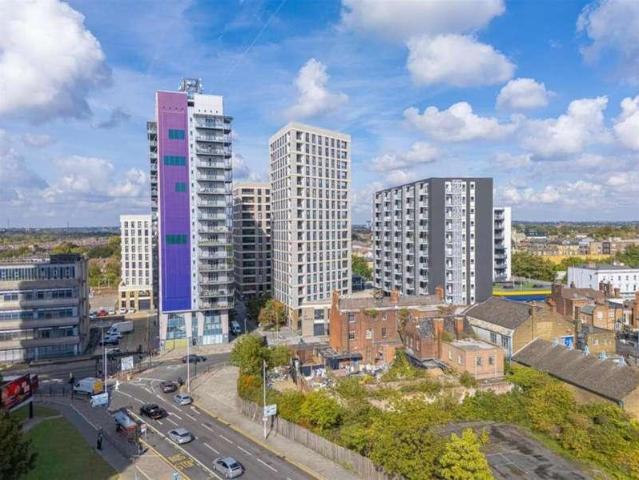 Flat for sale in London Borough of Redbridge, Greater London