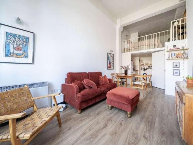 Flat for sale in Old Ford, Bow