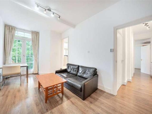 Flat for sale in St. John's Wood, Greater London
