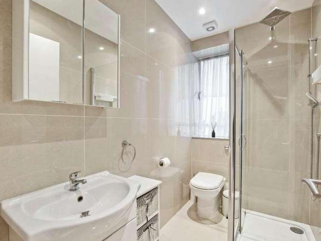 Flat for sale in St. John's Wood, Greater London