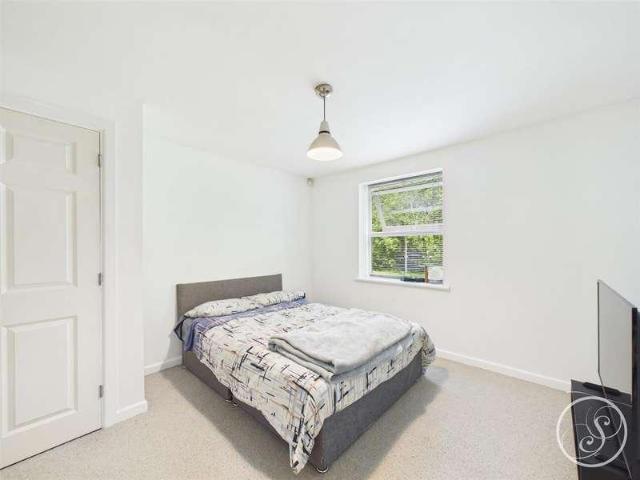 Flat for sale in Primley Park, Moortown