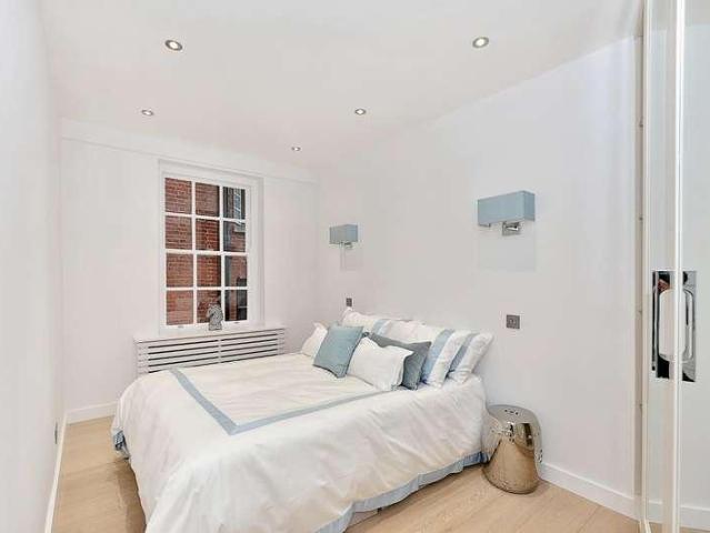 Flat for sale in East Marylebone, Marylebone