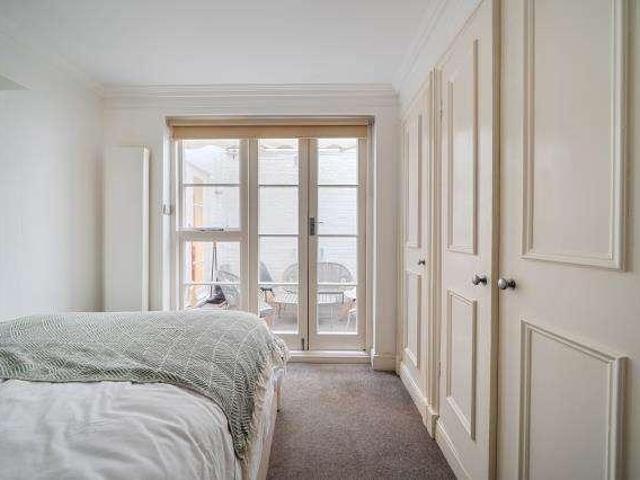 Flat for sale in Bayswater, Greater London