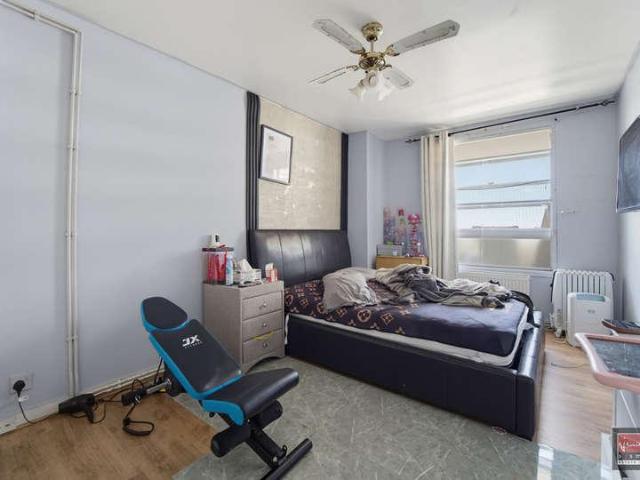 Flat for sale in Lower Halliford, Surrey