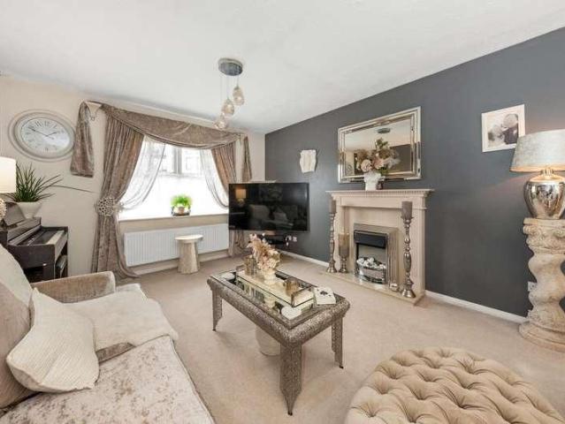 Flat for sale in London Borough of Bromley, Greater London