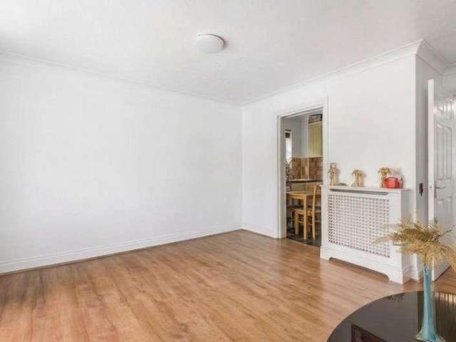 Flat for sale in West Ewell, Ewell