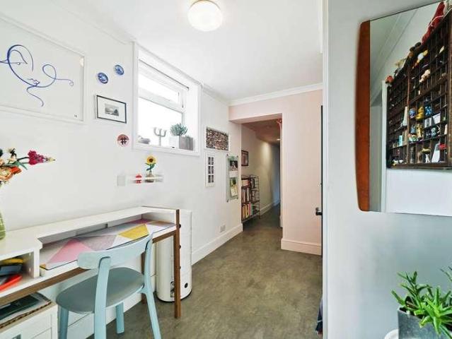 Flat for sale in London Borough of Merton, Mitcham