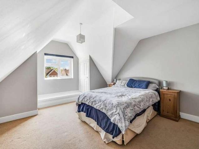 Flat for sale in London Borough of Ealing, Greater London