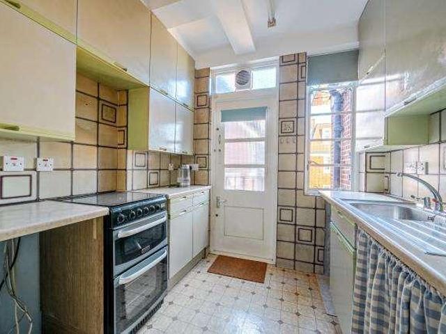 Flat for sale in Kensington, Greater London