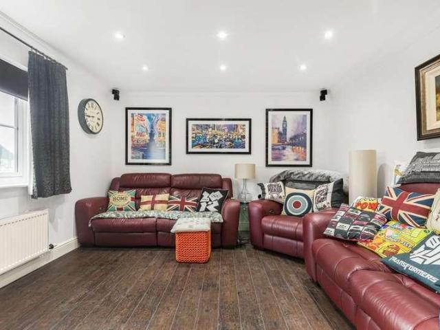 Flat for sale in Ashford Common, Lower Halliford