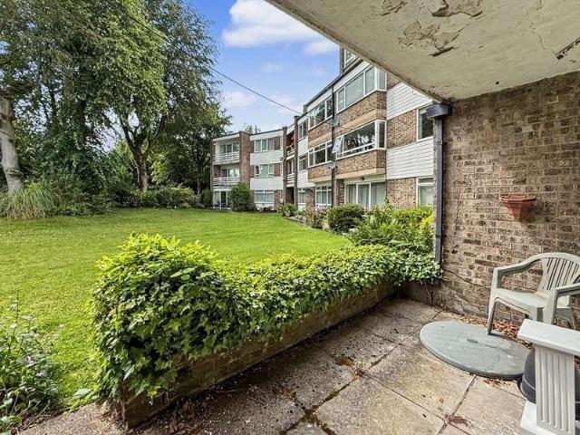 Flat for sale in Heaton Park, Bury