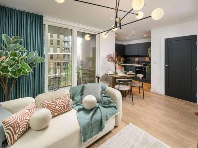 Flat for sale in Birch Green, Lower Halliford