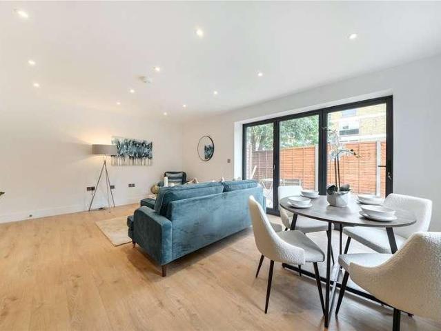 Flat for sale in London Borough of Ealing, Perivale