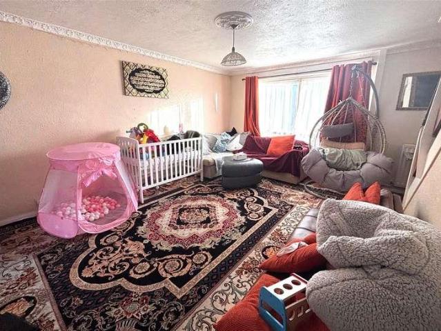 Flat for sale in Chadwell Heath, Isle Of Man