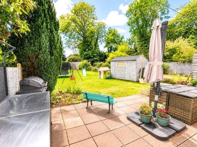 Flat for sale in Milford, Fole