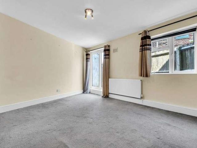 Flat for sale in Folkestone
