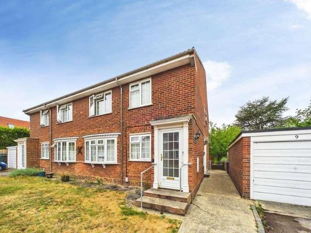 Flat for sale in Bearton, King's Walden