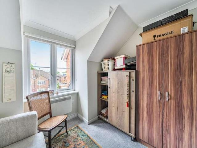 Flat for sale in Woking, Surrey