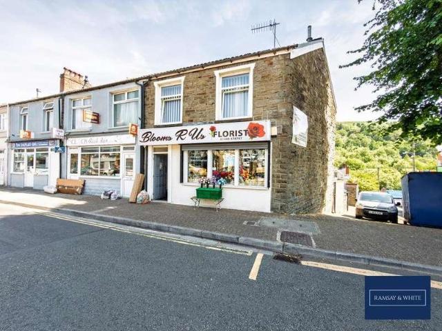Flat for sale in Miskin, Wales