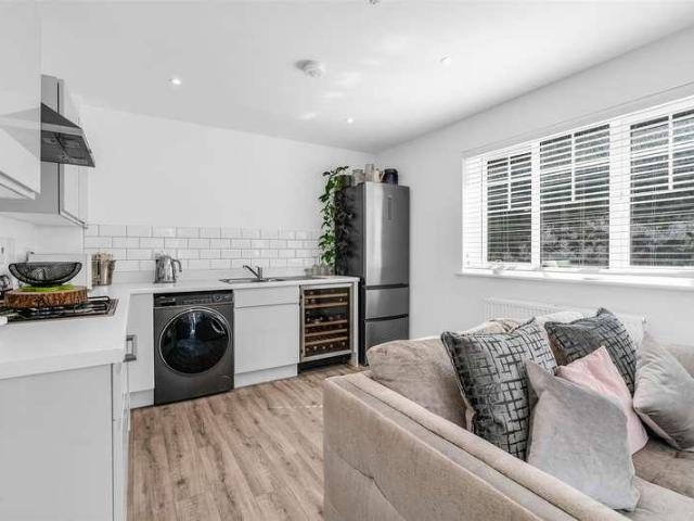 Flat for sale in Hertford, Colliers End