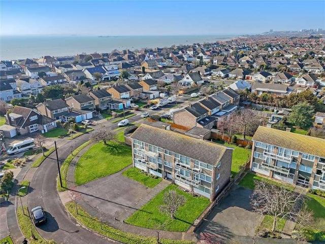 Flat for sale in North Shoebury, Alton Barnes