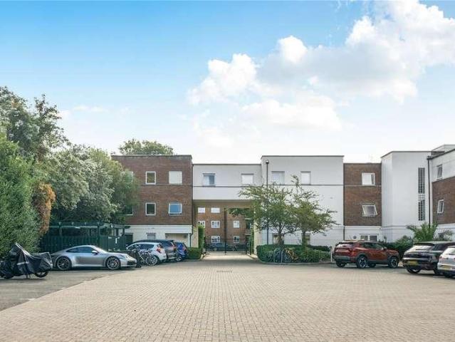 Flat for sale in Vauxhall, Greater London