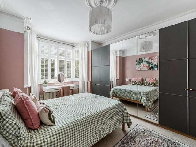 Flat for sale in London Borough of Ealing, Hanwell