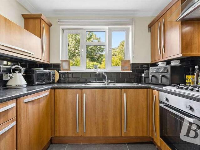 Flat for sale in Marks Gate, Greater London
