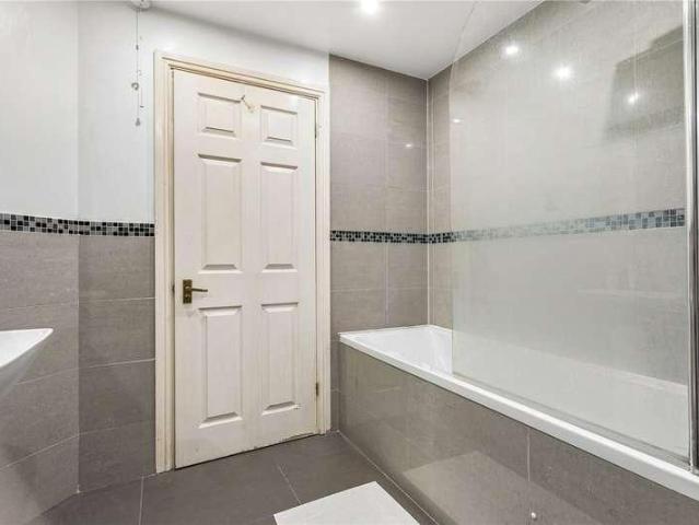 Flat for sale in Tower Liberty, Wapping