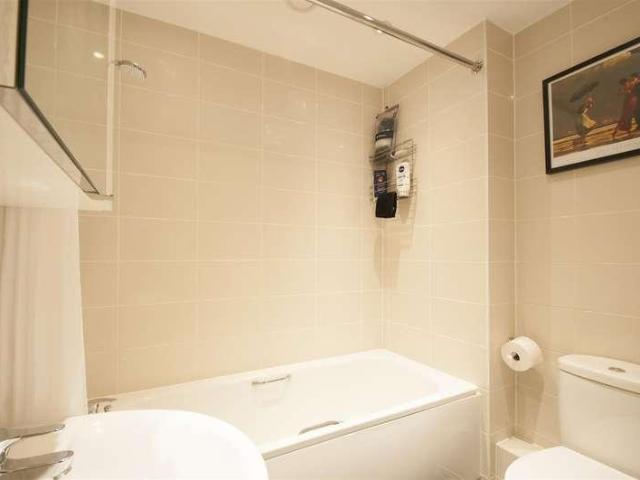 Flat for sale in Slough, Langley