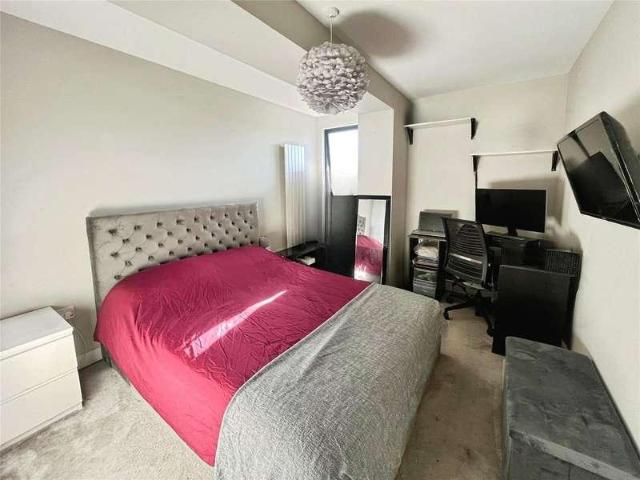 Flat for sale in Prittlewell, Alton Barnes