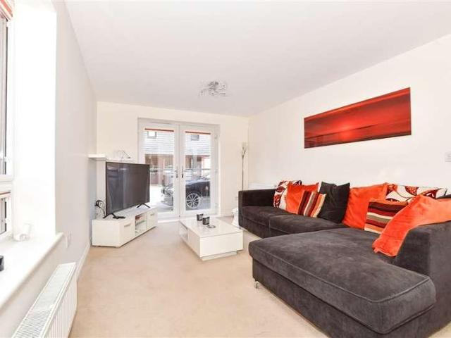 Flat for sale in Leybourne, Bourne Vale