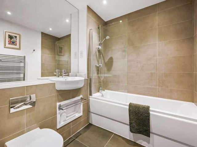 Flat for sale in Dollis Hill, Greater London