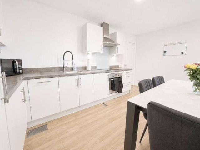 Flat for sale in Elstree and Borehamwood, Borehamwood