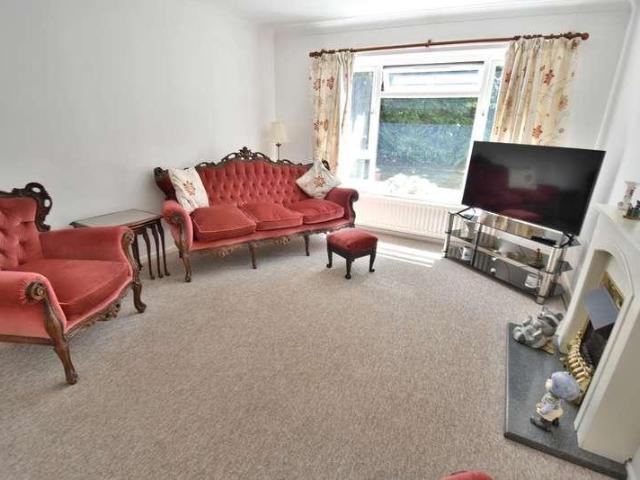 Flat for sale in Tricketts Cross, Ferndown