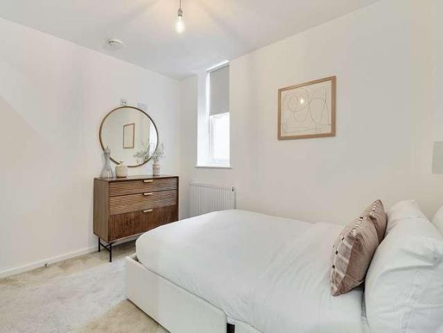 Flat for sale in Upper Clapton, Greater London