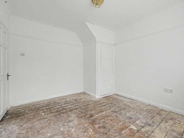Flat for sale in Harlesden, Greater London