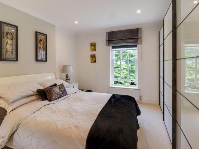 Flat for sale in Windsor, Sunninghill and Ascot