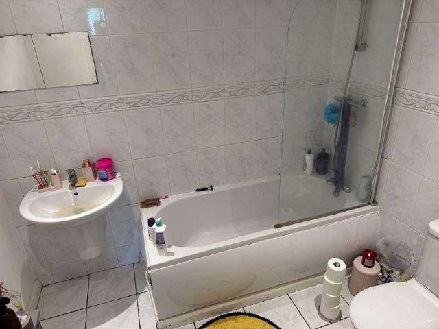 Flat for sale in Haughton Green, Greenheys