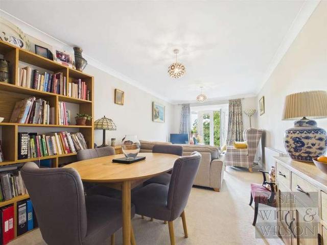 Flat for sale in Battle, Heathlands