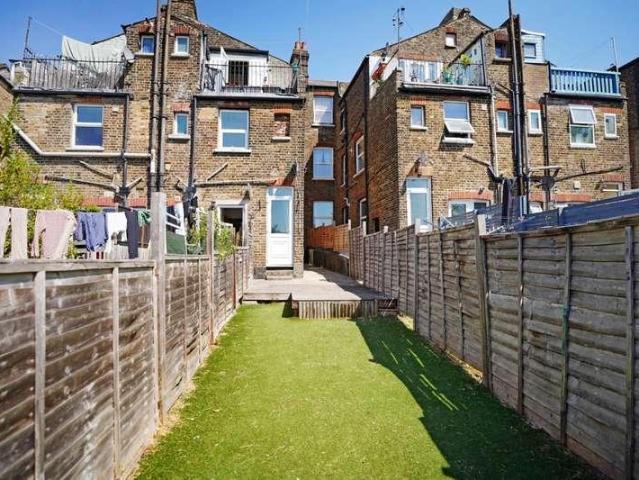 Flat for sale in West Norwood, Greater London
