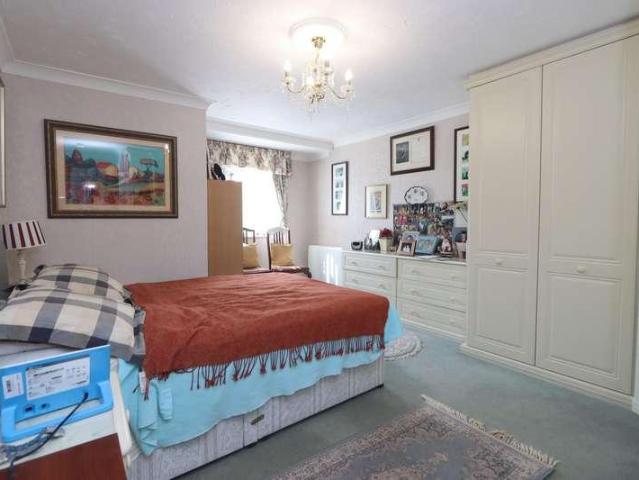 Flat for sale in Bromsgrove, Worcestershire