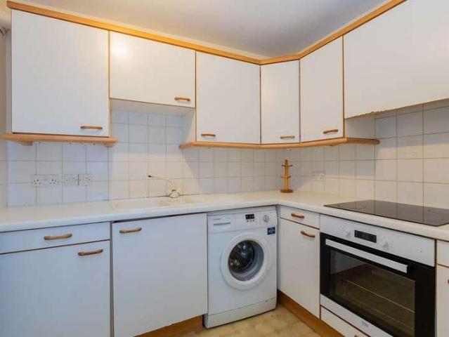 Flat for sale in Bray Wick, Maidenhead