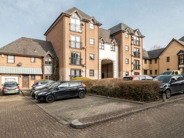 Flat for sale in Feckenham, City Of Bristol