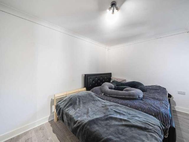 Flat for sale in London Borough of Croydon, Thornton Heath