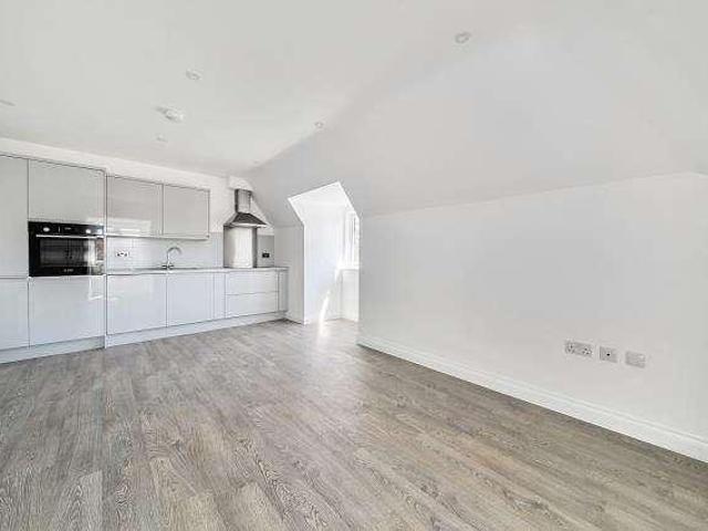 Flat for sale in Cranbourne, Winkfield