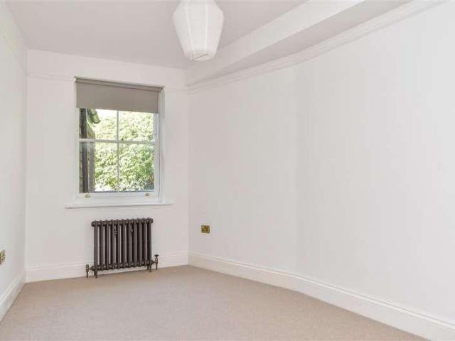 Flat for sale in Lewes, Iford