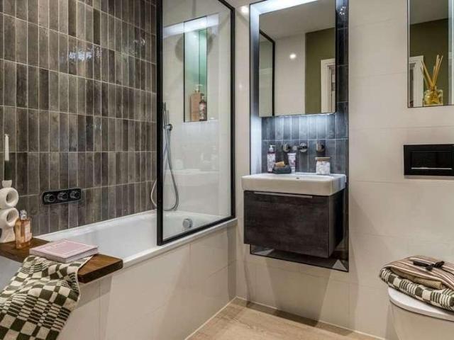 Flat for sale in Slough