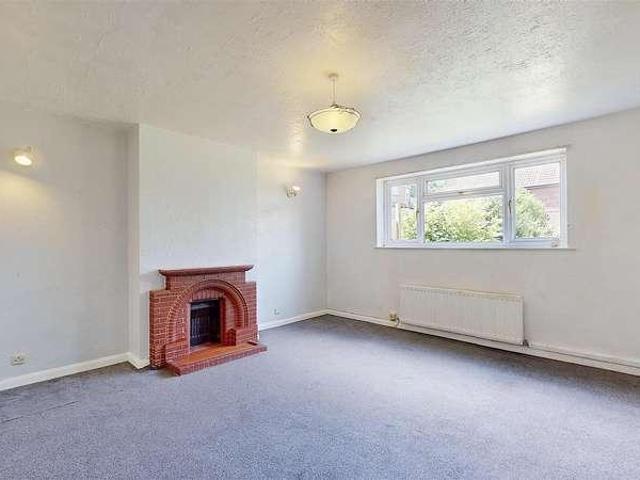 Flat for sale in Isleworth, Spring Grove