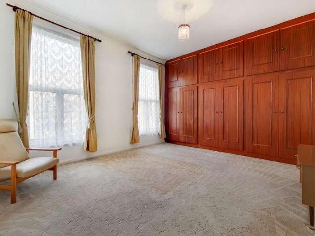 Flat for sale in Holloway, Lower Holloway